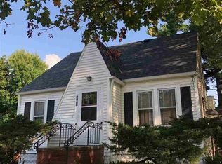 804 E 11th St, Muscatine, IA 52761