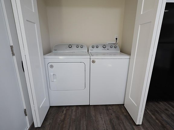 4th image of 1014 Hornbeam Cir W