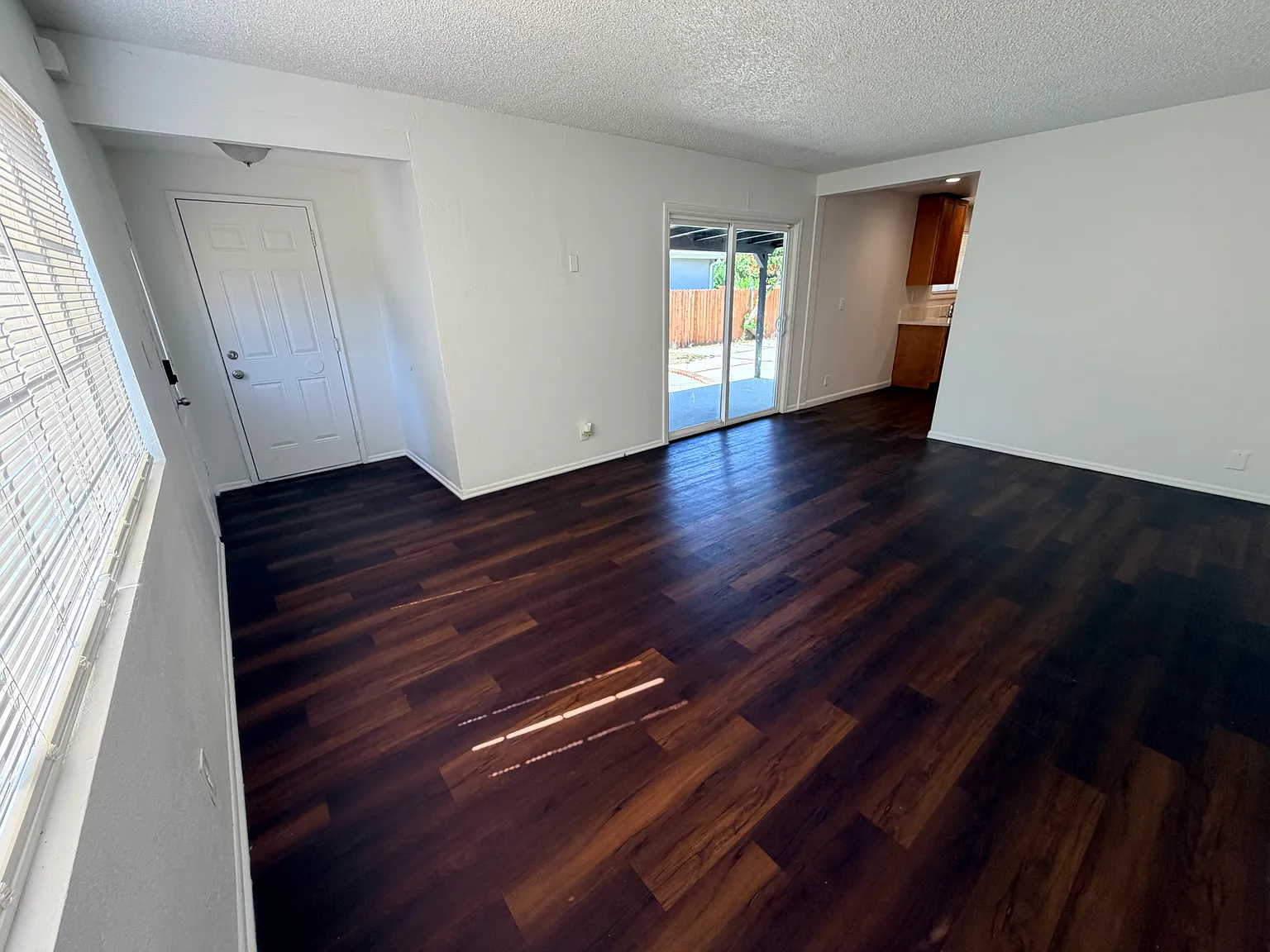4 bed, 1342 sqft, $3,999 — Photo 3