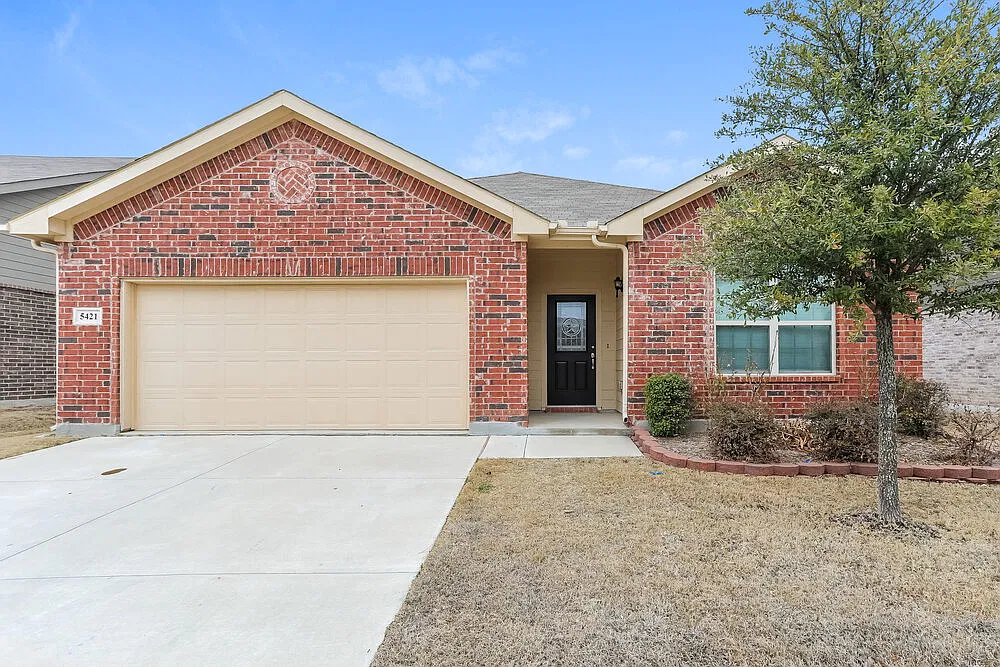 4 bed, 2.0 bath, 1851 sqft, $2,375 — Photo 1