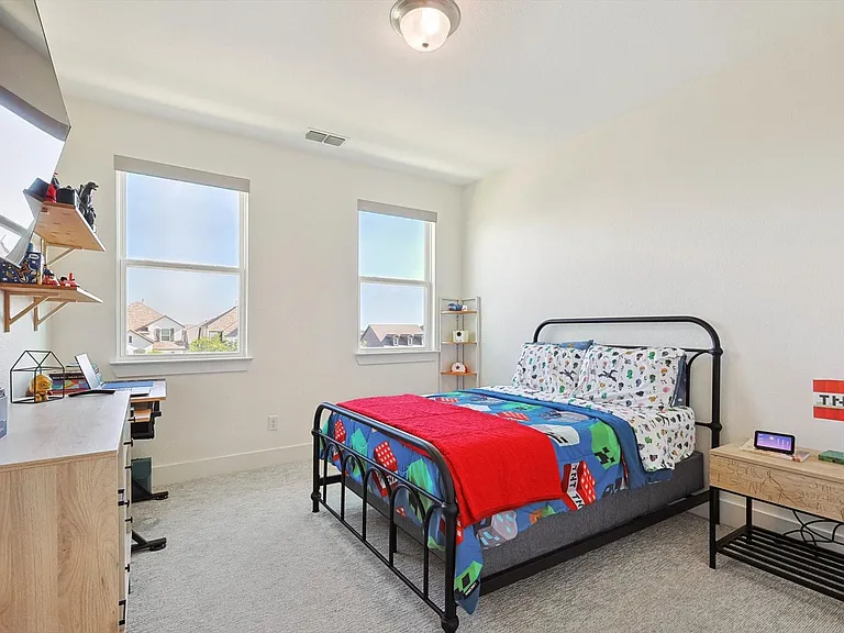 2420 Elm Pl — Photo 17