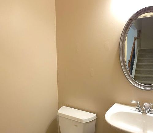 5th image of 237 Ascott Ln