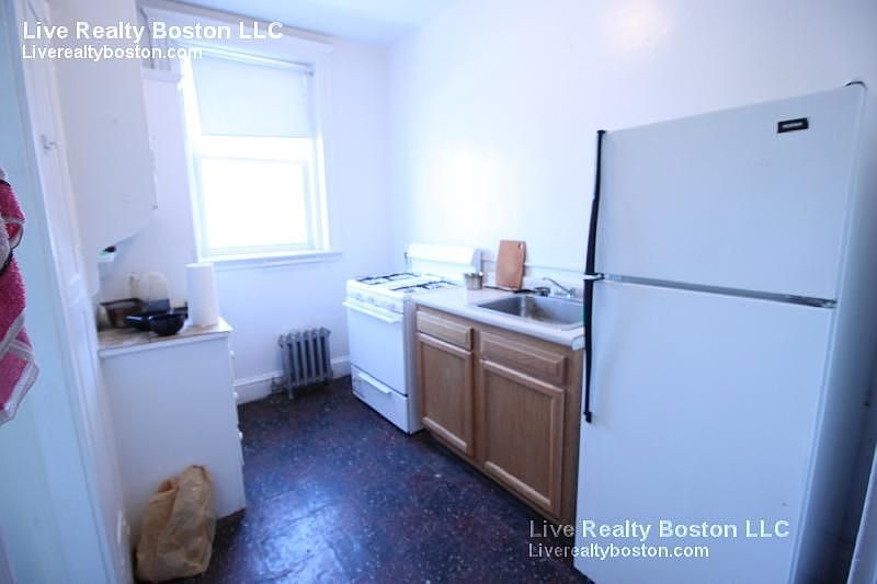 2nd image of 66 Chiswick Rd APT 6F