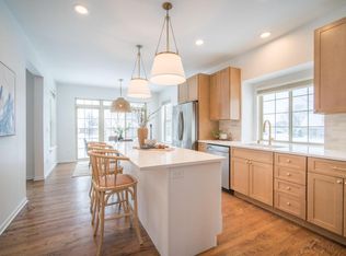 917 Parkton Dr, Waukesha, WI 53189