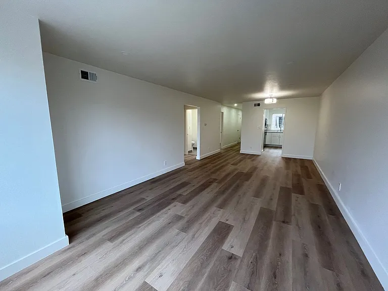 559 7th Ave — Photo 2
