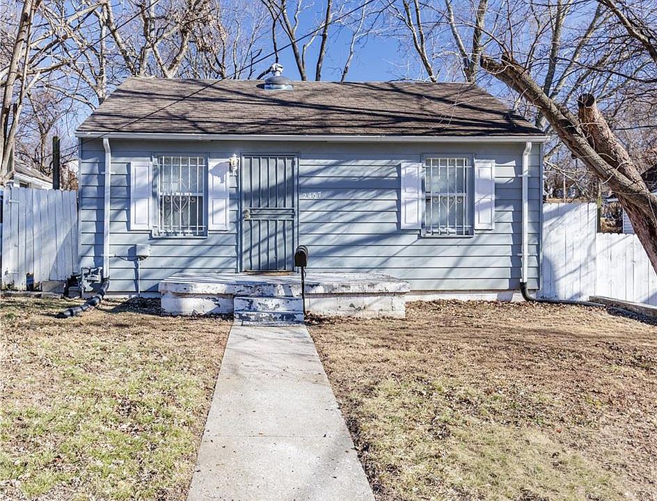 1st image of 2457 Poplar Ave
