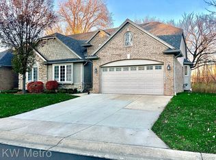 30268 Berghway Trl, Warren, MI 48092