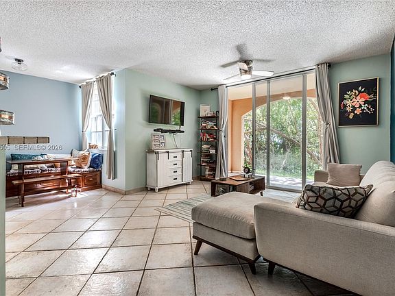 4th image of 19601 E Country Club Dr #7104