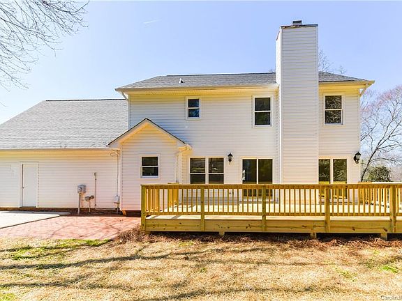 4th image of 305 Meadow Green Dr