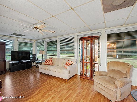 4th image of 513 Lake Dr
