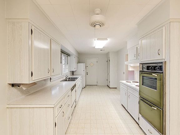 4th image of 108 Len Ct