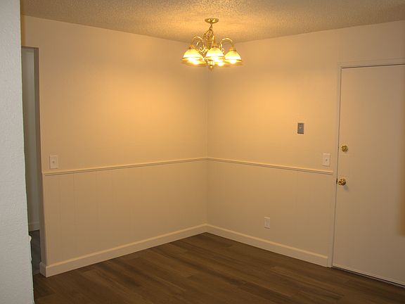 3rd image of 3084 Helm Ave