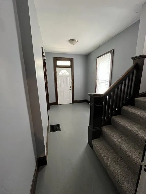 558 Lilley Ave — Photo 2