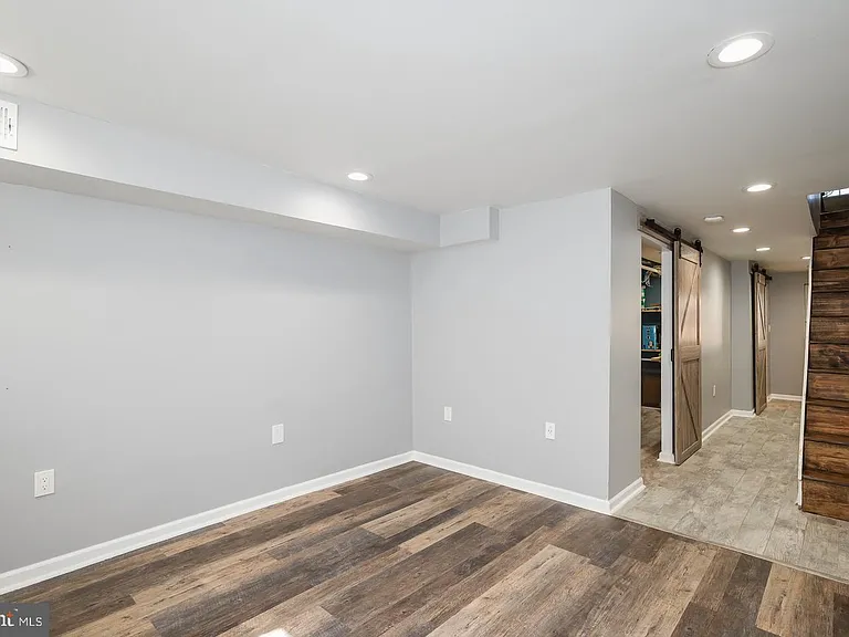 618 S Newkirk St — Photo 24