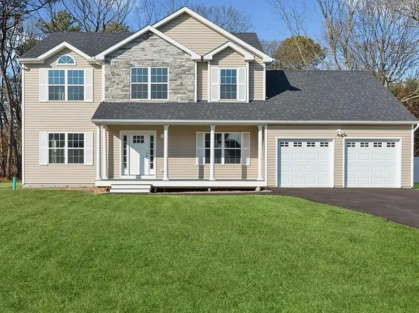 9 Coleen Ct, Centereach, NY 11720