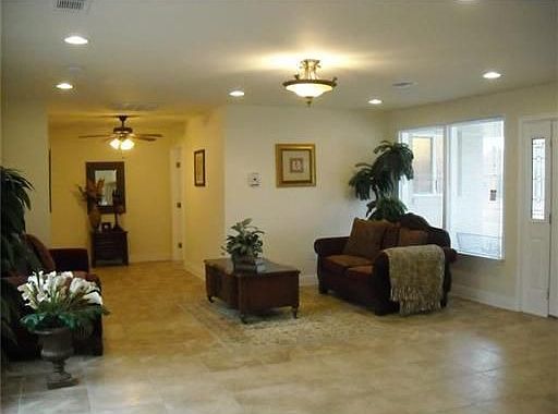 5th image of 858 Mouton St