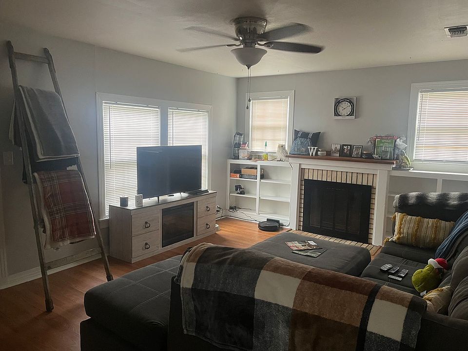 2nd image of 318 Main St E