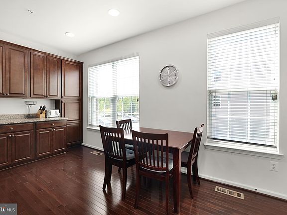4th image of 1015 Hawkins Way