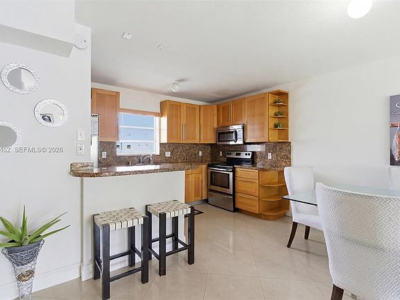 5th image of 7680 SW 82nd St APT H121