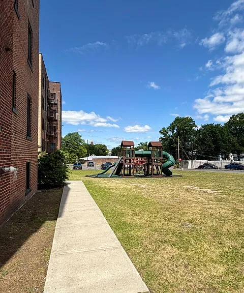 103-105 North Walnut — Photo 13