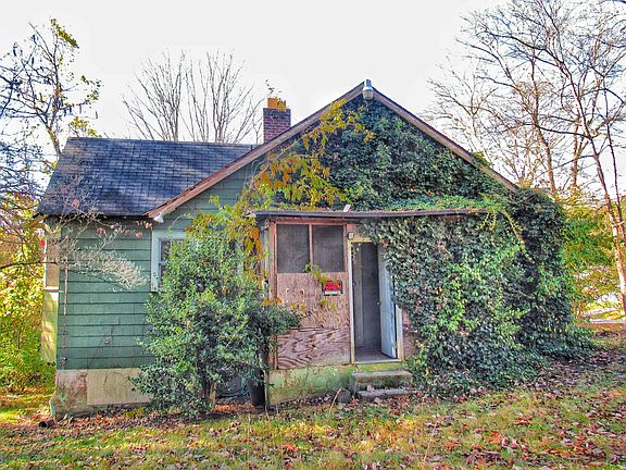 3rd image of 920 Murray Dr