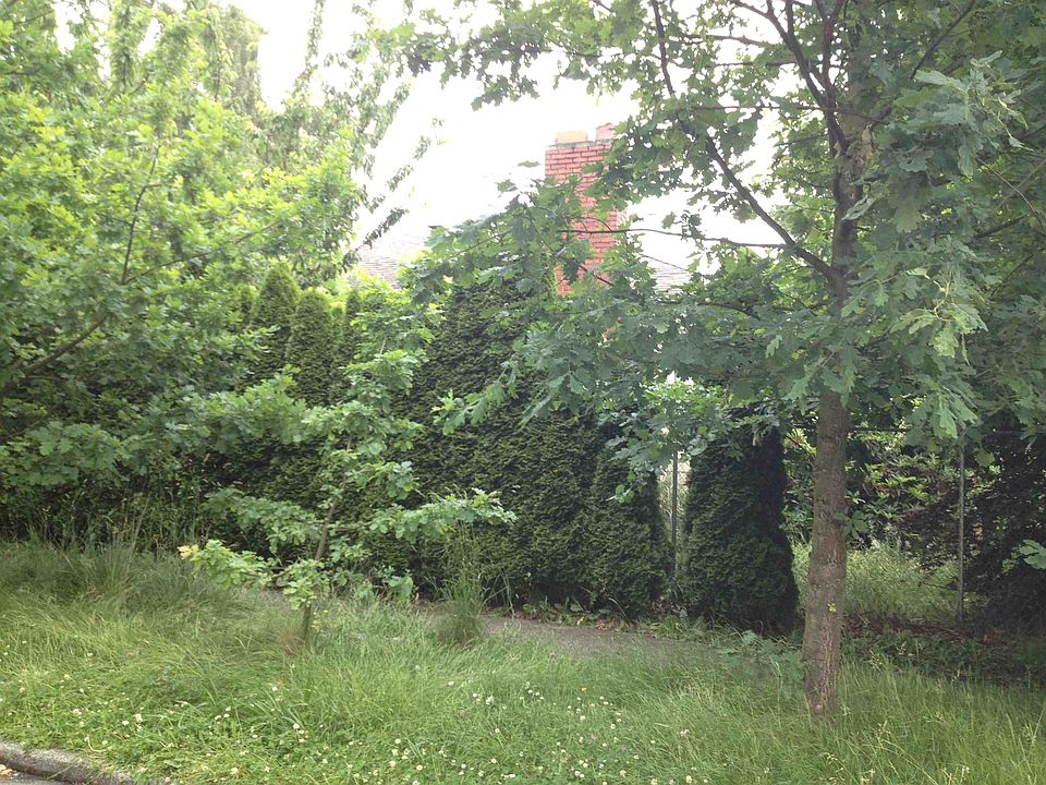 2nd image of 1702 NE 82nd St