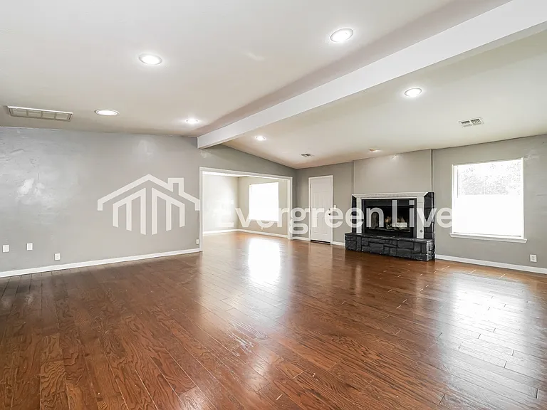 1120 Mars Rd — Photo 2