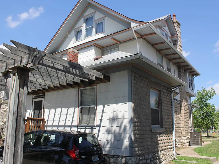 3232 Summit St — Photo 46