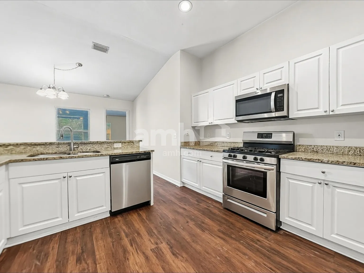 5 bed, 3.0 bath, 2454 sqft, $2,790 — Photo 3