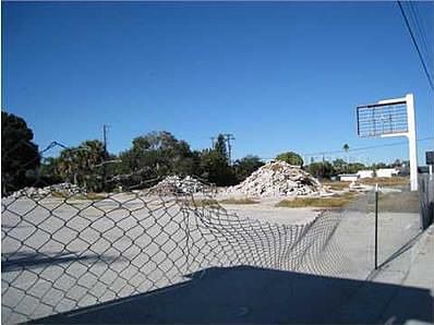3rd image of 6338 S Tamiami Trl