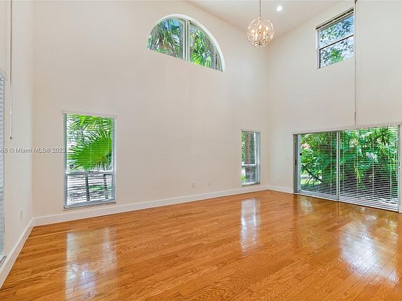 3rd image of 6702 Magnolia Ct