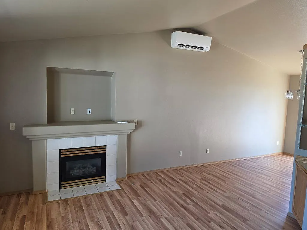 15607 Parkview Dr SE — Photo 3