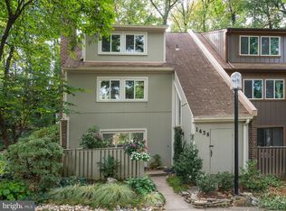 1438 Greenmont Ct, Reston, VA 20190