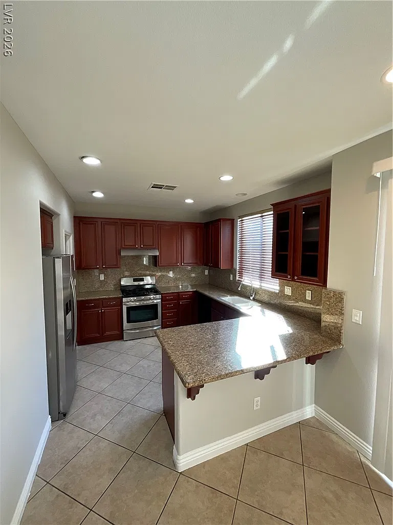 4 bed, 2.5 bath, 2330 sqft, $2,100 — Photo 2