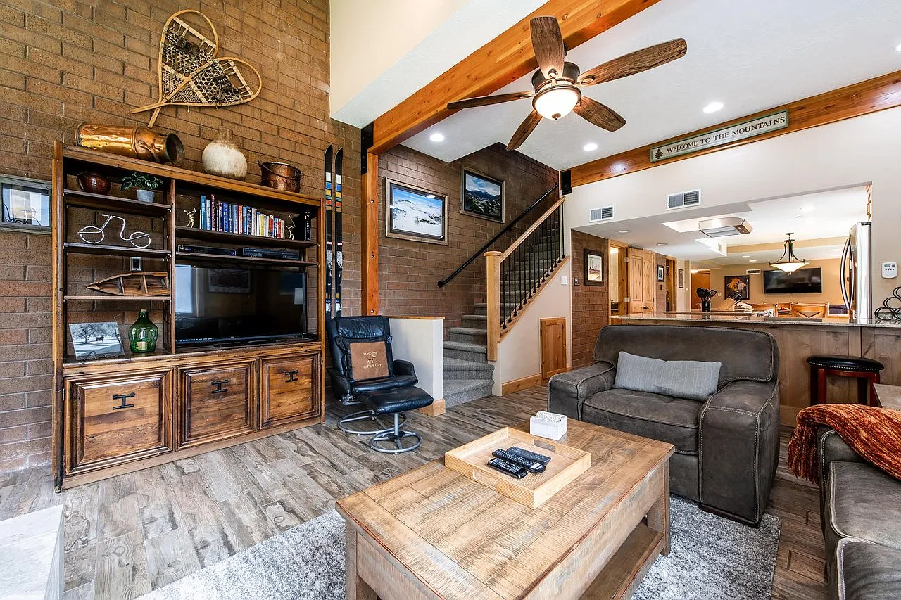3 bed, 3.5 bath, 1760 sqft, $3,500 — Photo 2