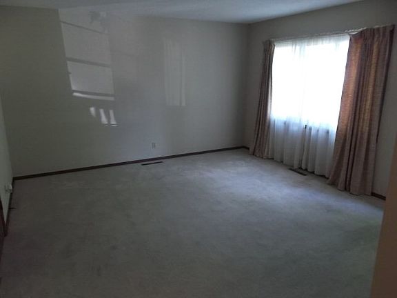 3rd image of 4048 Buckingham Dr