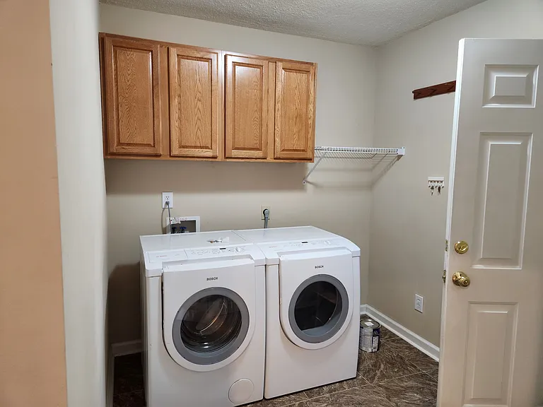 9398 Pinckney Ln — Photo 20