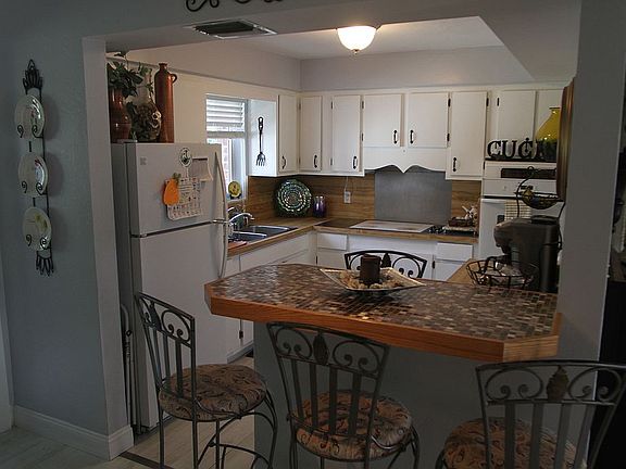 4th image of 9 N Swinton Cir