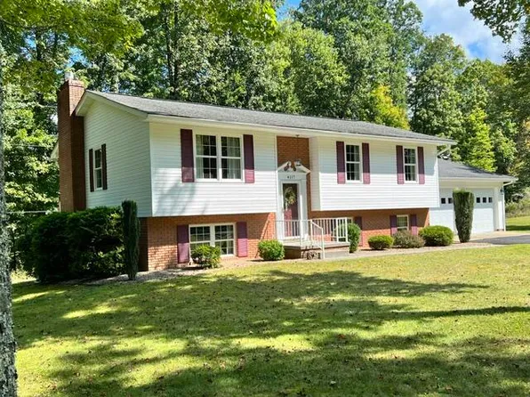 4117 Irish Heights Dr, Summersville, WV 26651