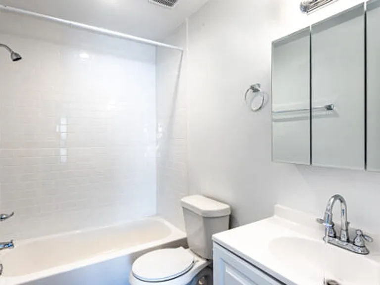 Westgate Village Apartments — Photo 4