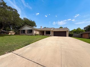 1001 Windy Dr, Brenham, TX 77833