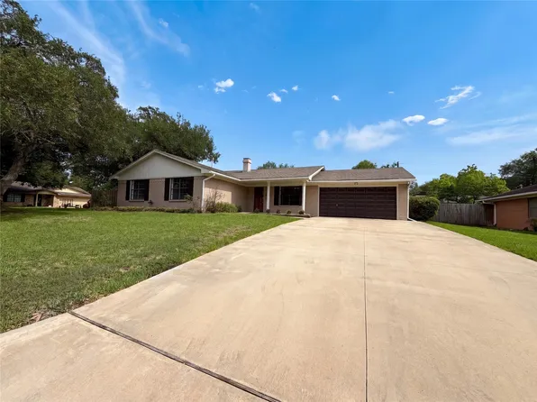 1001 Windy Dr, Brenham, TX 77833