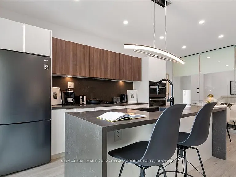 16 Minto St #2 — Photo 9
