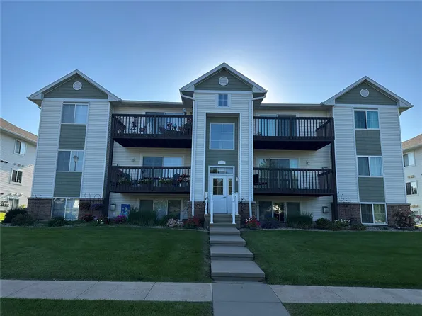 6430 Creekside Dr NE Unit 4, Cedar Rapids, IA 52402