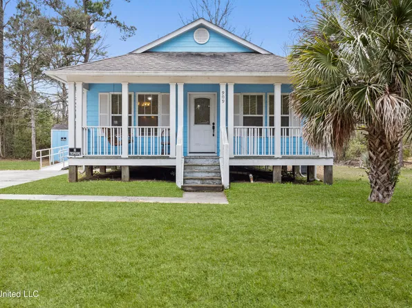 909 Dicks St, Waveland, MS 39576