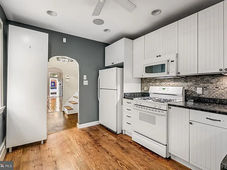 719 S Montford Ave — Photo 17