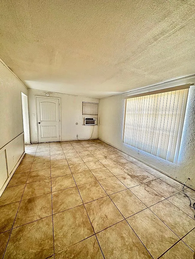 2 bed, $700 — Photo 3