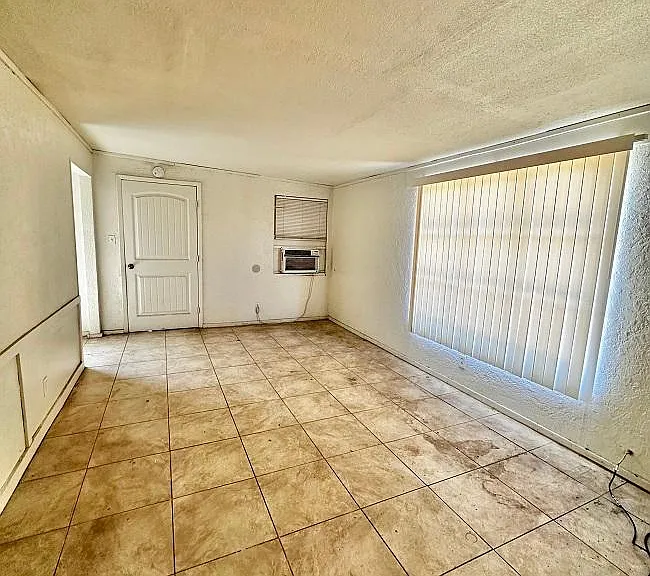3755 W 8th St #3 — Photo 3
