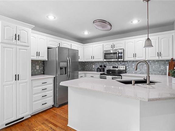 5th image of 3209 Arrowhead Dr