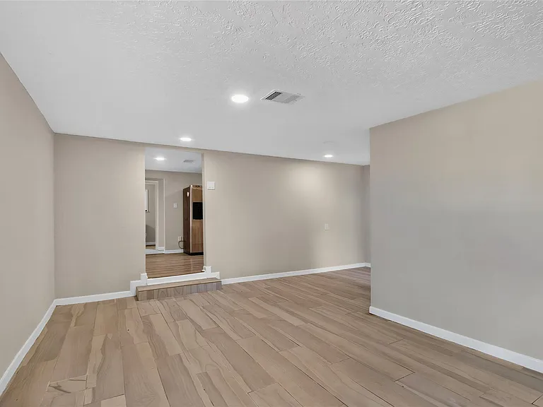 5110 FM 1765 — Photo 16